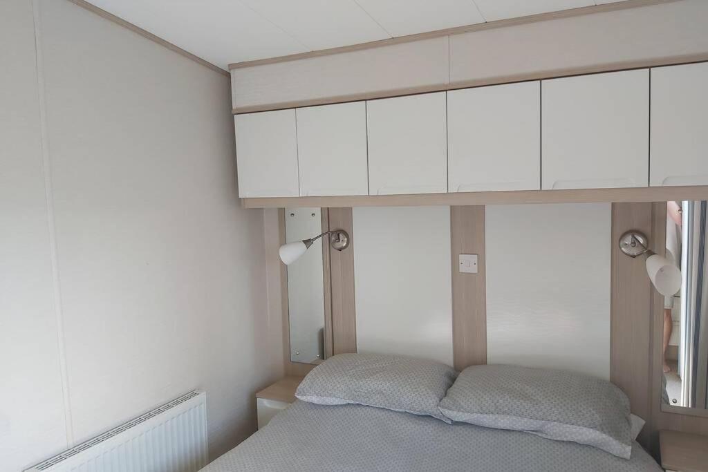 8 Berth Caravan At Parkdean Camber Sands Eksteriør bilde